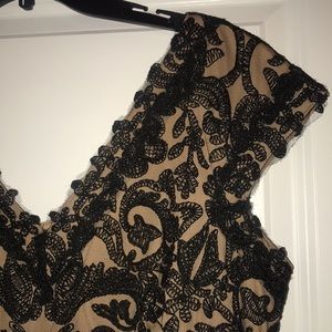 Tadashi Shoji lace cocktail dress size 12 black